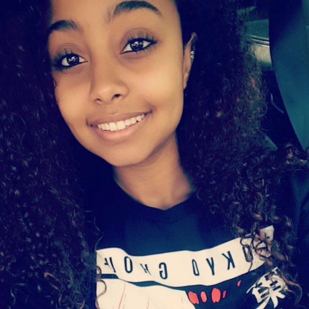 Meet your Posher, Yesenia